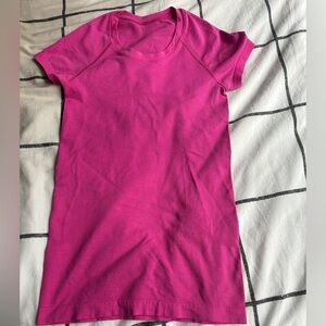 Sonic pink swiftly tech short sleeve size 2